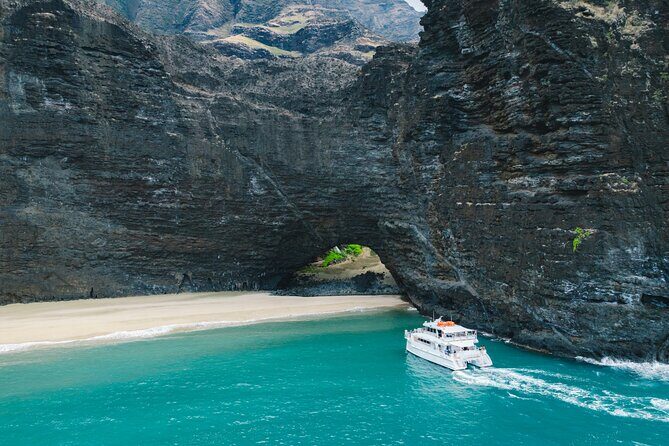 Lady Kailani Luxury Catamaran: Na Pali Sunset Dinner Tour - Key Points