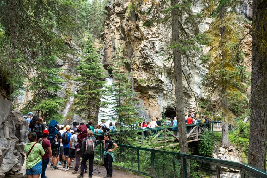 Lakes Moraine, Louise, Emerald, Johnston Canyon & Yoho Tour - What Makes This Tour Special?