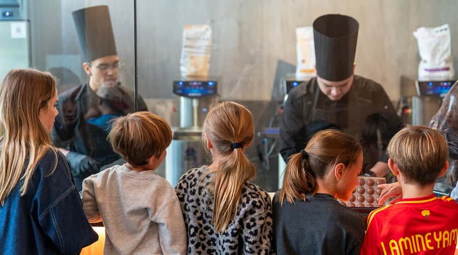 Mexico City: Choco Story Zocalo, Visit and Chocolate Tasting - Exploring the Choco-Story Zócalo Experience