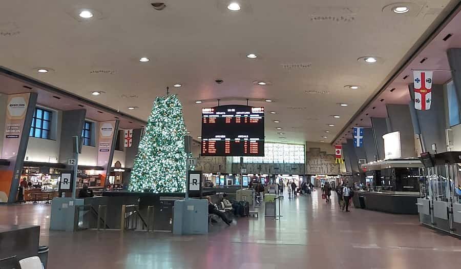 Montreal: Underground, Outside, and Panorama Walking Tour - The Underground City Experience
