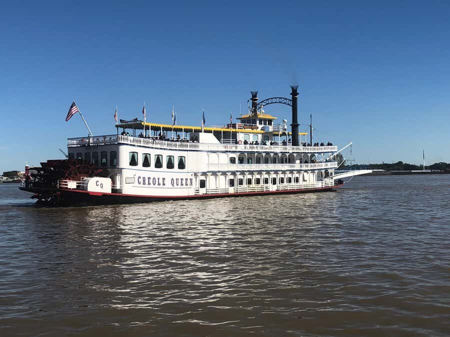 New Orleans: Galentine's Day Brunch Cruise with DJ - The Food: Brunch Buffet with Local Flavors