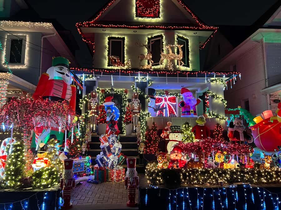New York City: Dyker Heights Christmas Walking Tour - What Makes This Tour Stand Out