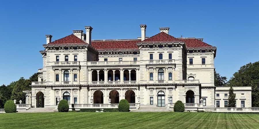 Newport: The Breakers, Marble House & Downtown Day Tour - Exploring Newport: A Day of Opulence and Ocean Views