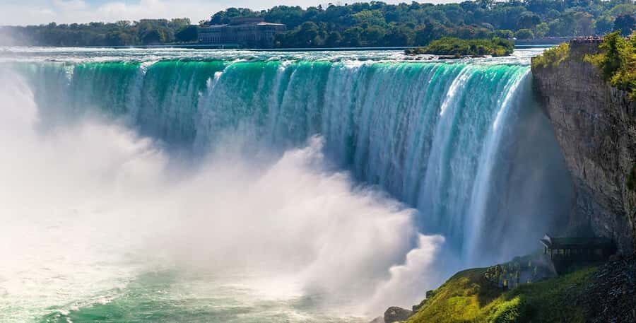 Niagara Falls: Light up the Falls + Dinner Walking Tour - A Closer Look at the Experience