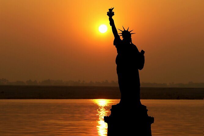 NYC: Harbor Skyline and NYC Lights and Statue of Liberty - Who Should Take This Tour?