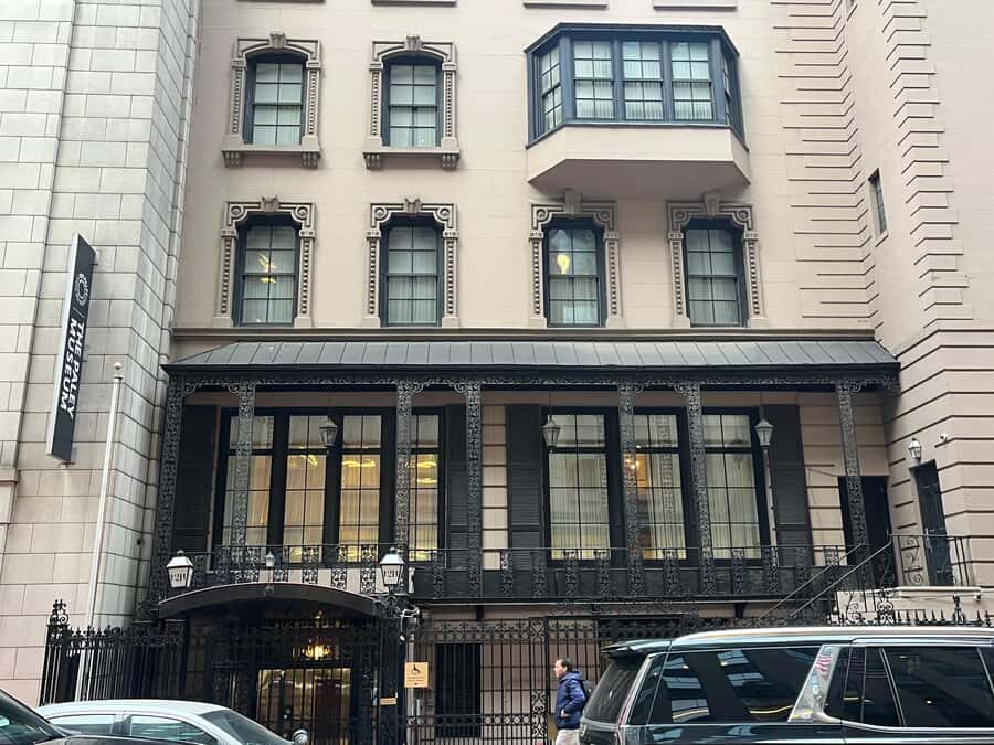 NYC: Pelé Landmarks Guided Walking Tour - Who Should Take This Tour?