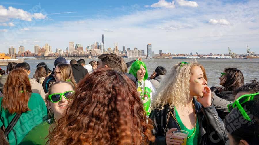 NYC: St Patrick's Day Booze Cruise w/ Drinks, DJ, City Views - The Sum Up