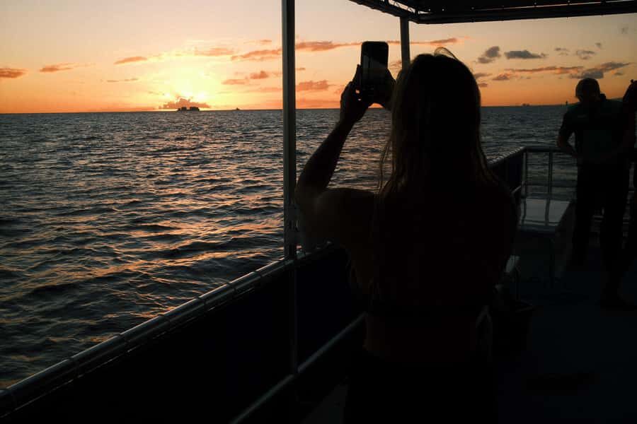Oahu: Scenic Diamond Head Sunset Cruise (BYOB) - Experiencing the Sunset Cruise: A Closer Look