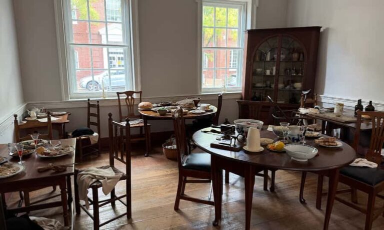 Old Town Alexandria (Entry to Gadsby Tavern & Christ Church) - Practical Details and Tips