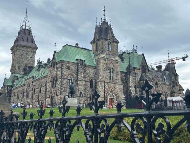 Ottawa: Heritage Walking Tour - The Experience in Detail