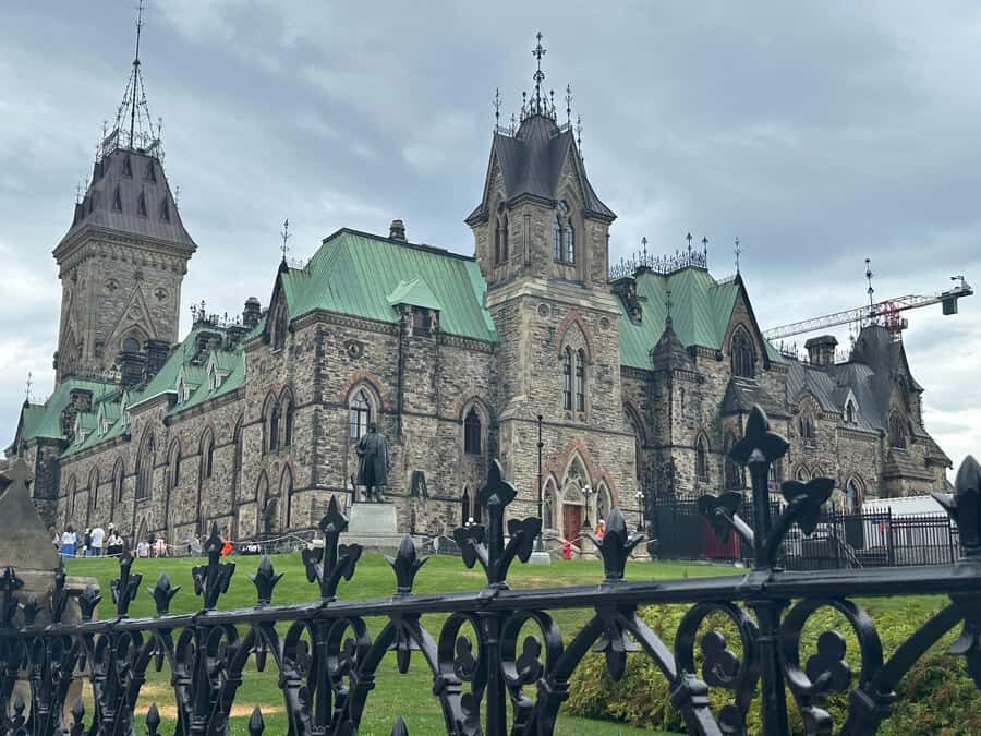 Ottawa: Heritage Walking Tour - The Experience in Detail