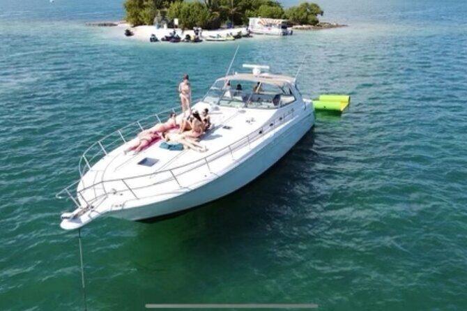Private 52' Yacht Rental with Captain in Miami - A Deep Dive into the Yacht Experience
