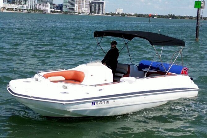 Private Boat Rental in Miami for 10 People - Who Should Book This Experience?