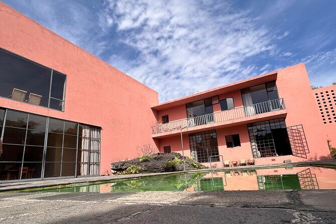 Private Tour Architecture of Luis Barragan and Lunch Casa Tetetlan - Detailed Breakdown of the Tour Experience
