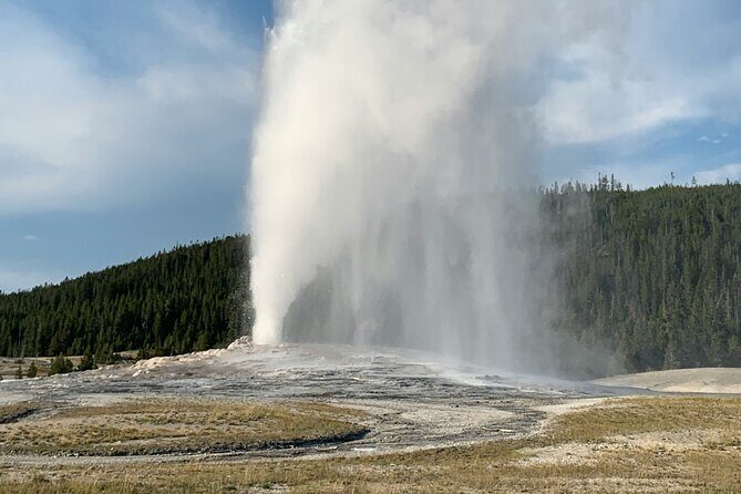 Private Tour of Yellowstone Lower Loop - An In-Depth Look at the Yellowstone Lower Loop Private Tour