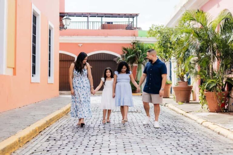 Private Vacation Photoshoot with Photographer in Santa Fe - Why It Works for Different Travelers