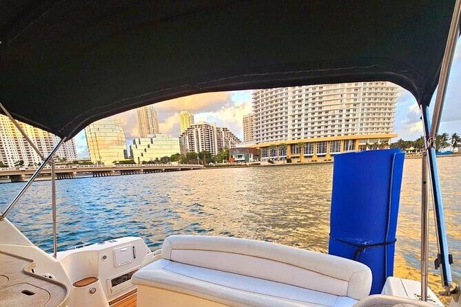 Private Yacht Rental 37 in Miami for 12 People - A Real-World Look at the Experience from Guests