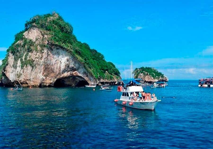 Puerto Vallarta: Arcos, Animas, Quimixto + Open Bar Onboard - What Makes This Tour Special