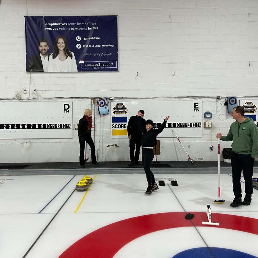 Quebec City Curling Experience with instructor and equipment - FAQ