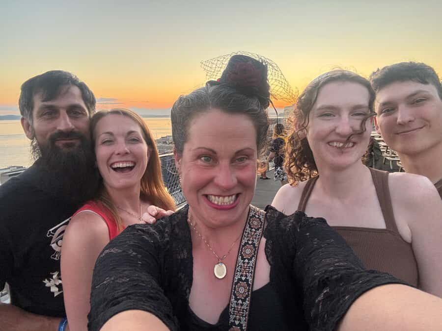 Seattle Booze and Boos Tour - The Bars and Spooky Stories