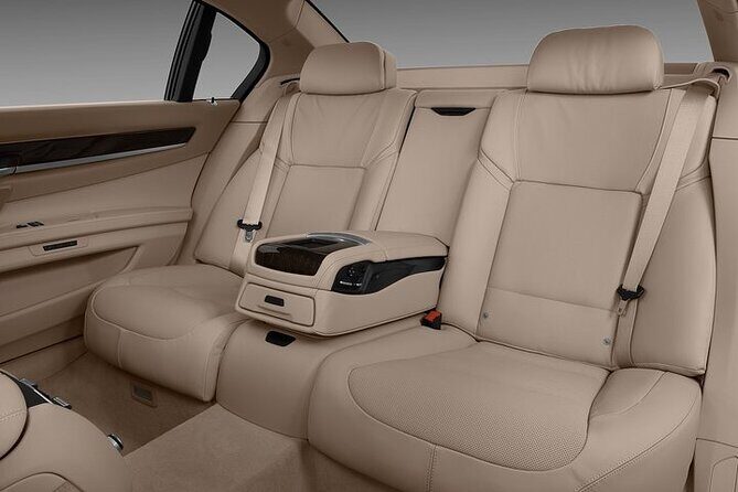 Sedan Arrival Transfer from LaGuardia Airport LGA to Manhattan - Detailed Review: Why This Transfer Stands Out