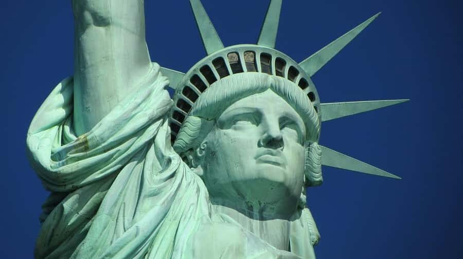 Statue of Liberty Ellis Island Guided Tour French or Spanish - A Closer Look at the Experience