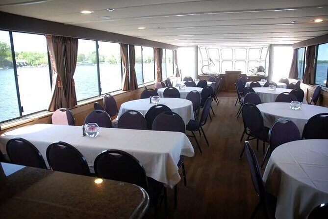 Sunday Dinner Show Cruise on Lake Minnetonka - The Scenic Lake Minnetonka