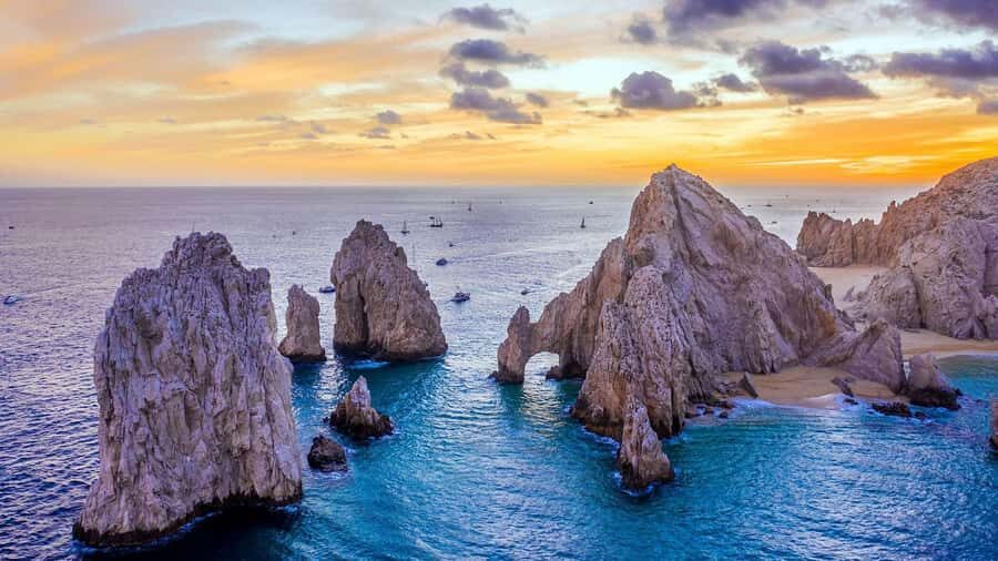 Tour the Arch of Cabo San Lucas and head down to Playa del Amor - A Closer Look at the Cabo San Lucas Arch & Playa del Amor Tour