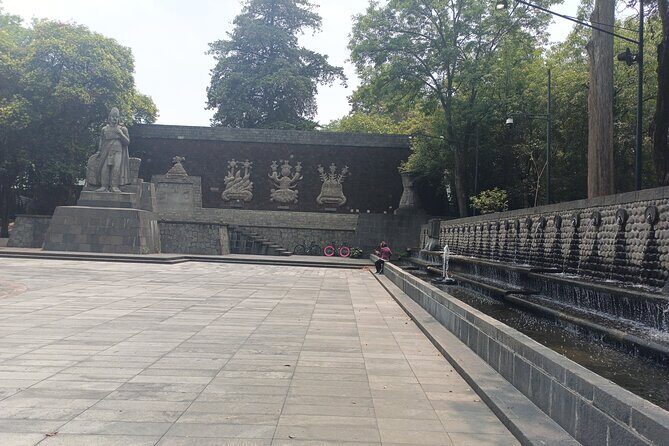 Walk through Chapultepec Park and its archaeological area - Value and Practicalities