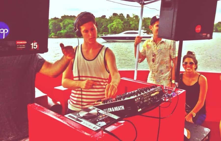 Washington DC: Pirate Ship Cruise with Open Bar - The ship: a pirate-themed party vessel