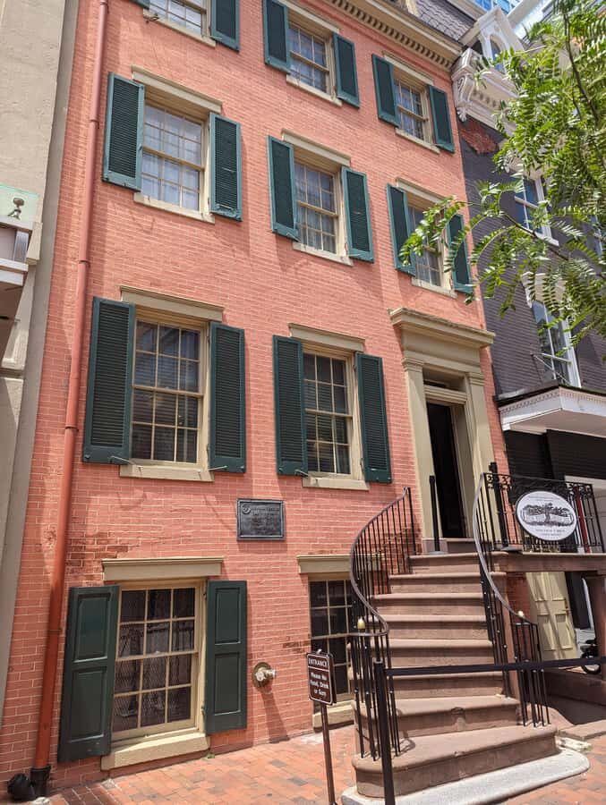 Washington DC: Presidential Crime Scenes Walking Tour - Authentic Stories and Engaging Guides