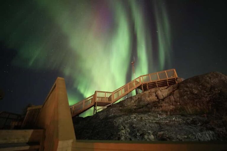 Yellowknife: Northern Lights Chasing Tour by Bus - How the Itinerary Unfolds
