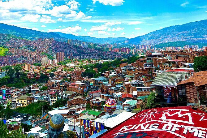 Commune 13 Private Tour; History, Graffitour and Snacks included - Exploring the Details: A Step-by-Step Breakdown