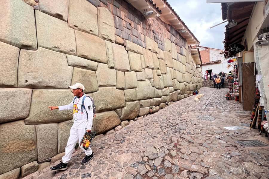 Cusco: Historic Walking Tour with Pisco Sour and Music Show - A Walk Through Cusco’s Historic Heart
