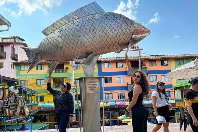 Excursion to Guatapé by chiva, lunch and Pablo Escobar's hacienda - FAQs