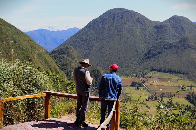 Full day tour Quito: Equator & Old town plus transport - Treats, Traditions, and Significant Structures