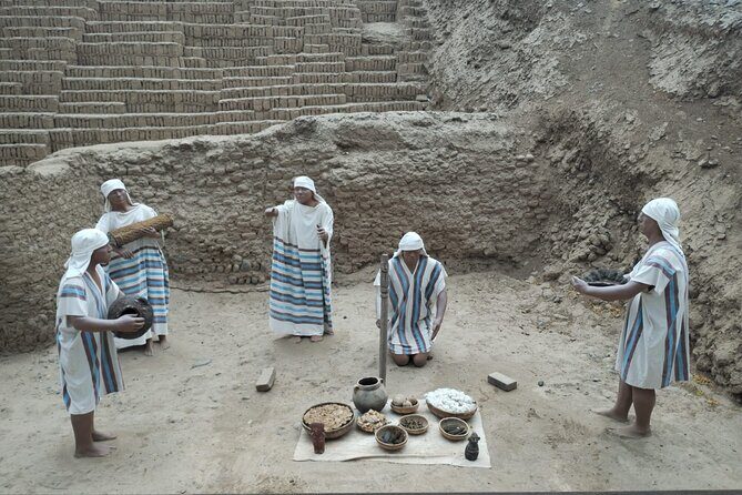 Huaca Pucllana Inside + City Tour in Lima and Catacombs - Strolling in the Heart of Lima: Plaza de Armas and Market