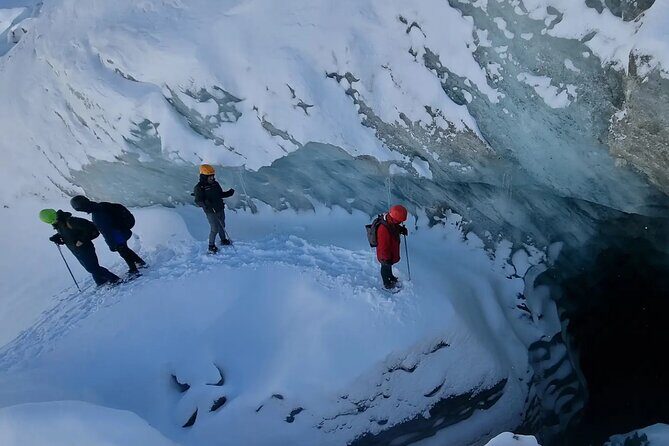 Ice Trekking Vinciguerra Glacier and Laguna de los Témpanos Premium - Exploring Ushuaia’s Icy Frontier: A Deep Dive into the Vinciguerra Glacier Trek