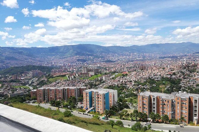 Pablo Escobar tour and comuna 13 - Transportation, Timing, and Value