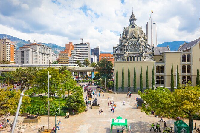 Private City Tour of Medellin with Metrocable and Commune 13 - FAQ