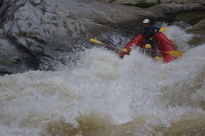 RAFTING with exciting rapids from MEDELLÍN - The Guides & Atmosphere