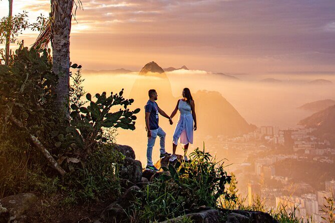 Tour to Mirante Dona Marta at sunrise with guide and photos! - Who Should Consider This Tour?
