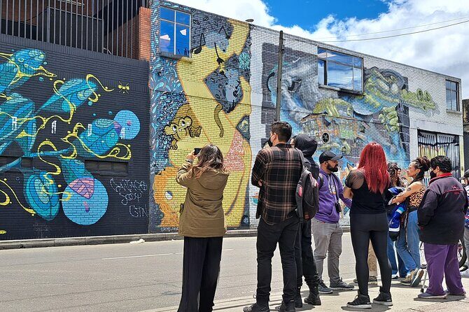 Walls of Wonder: Immersive Journey through Distrito Graffiti - Who Should Take This Tour?