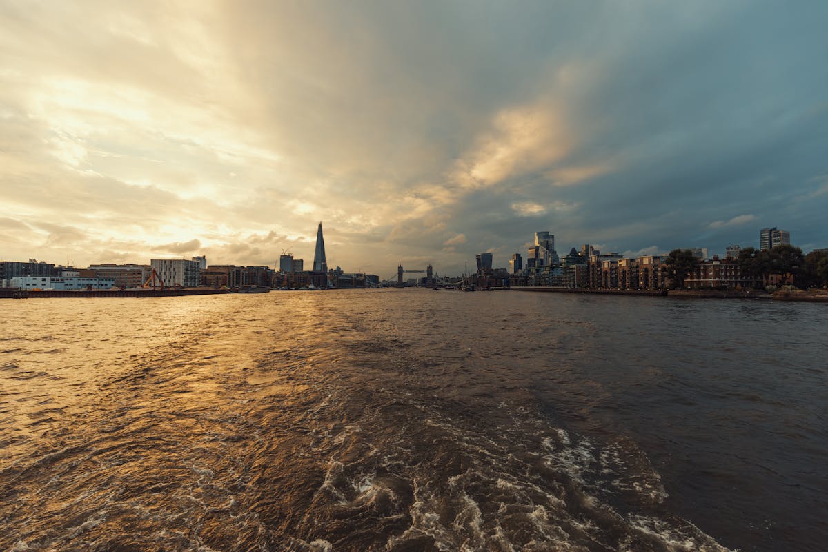 Sunset over the Thames with the London skyline