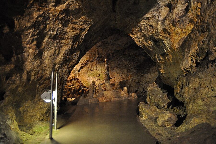 Hydrothermal cavity formation in Pál-völgyi cave Budapest
