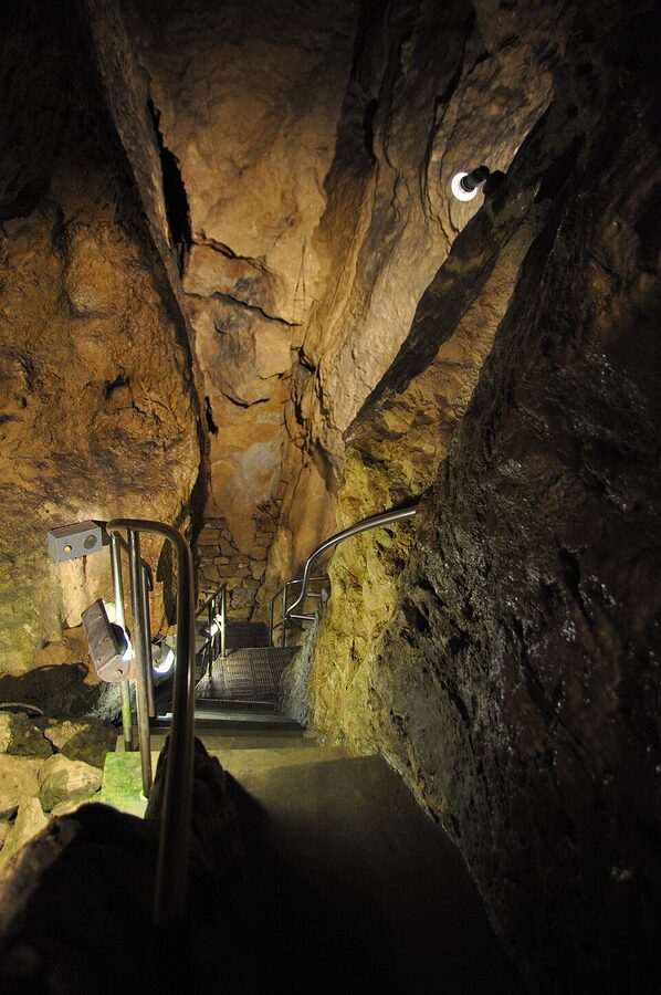 Fossil wall in Pál-völgyi cave Budapest