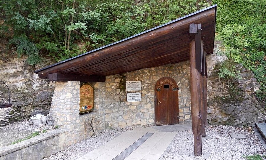 Ladder section in Pál-völgyi cave Budapest