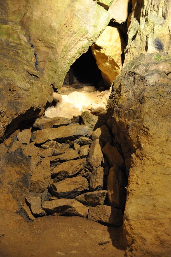 Rock formations in Pál-völgyi cave system