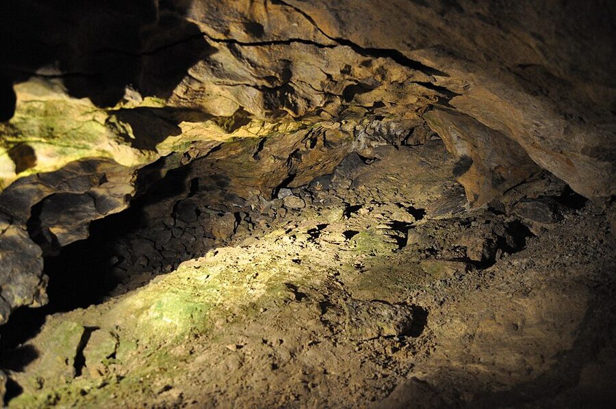 Stalactite formation in Pál-völgyi cave Budapest