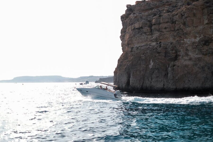 Speedboat cruising past ocean cliffs similar to the Albufeira to Benagil route